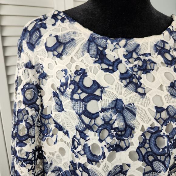 Chico’s Navy White Lace Blouse Size Large Bell Sleeve Lined Crochet Holiday Work - Picture 2 of 9